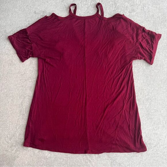 Francesca’s Floral Appliqué Cutout Top - Picture 2 of 6